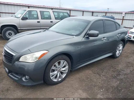 2011 INFINITI M56