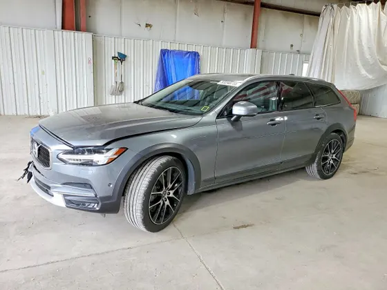 2018 Volvo V90 Cross Country