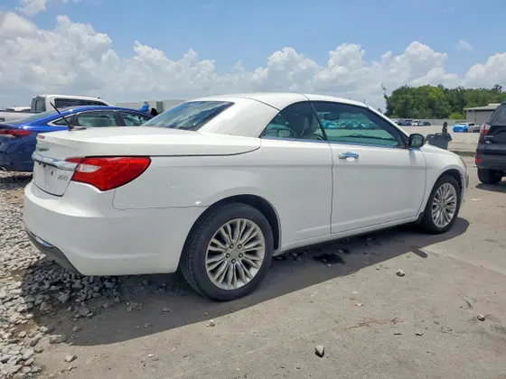 2011 Chrysler 200 Limited