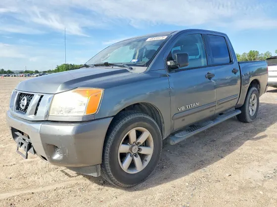2013 Nissan Titan SE