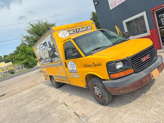 2004 GMC Savana Cutaway 9E9 SRW