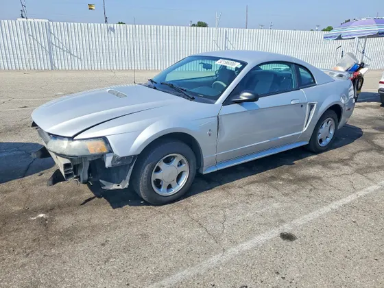 2001 Ford Mustang Standard