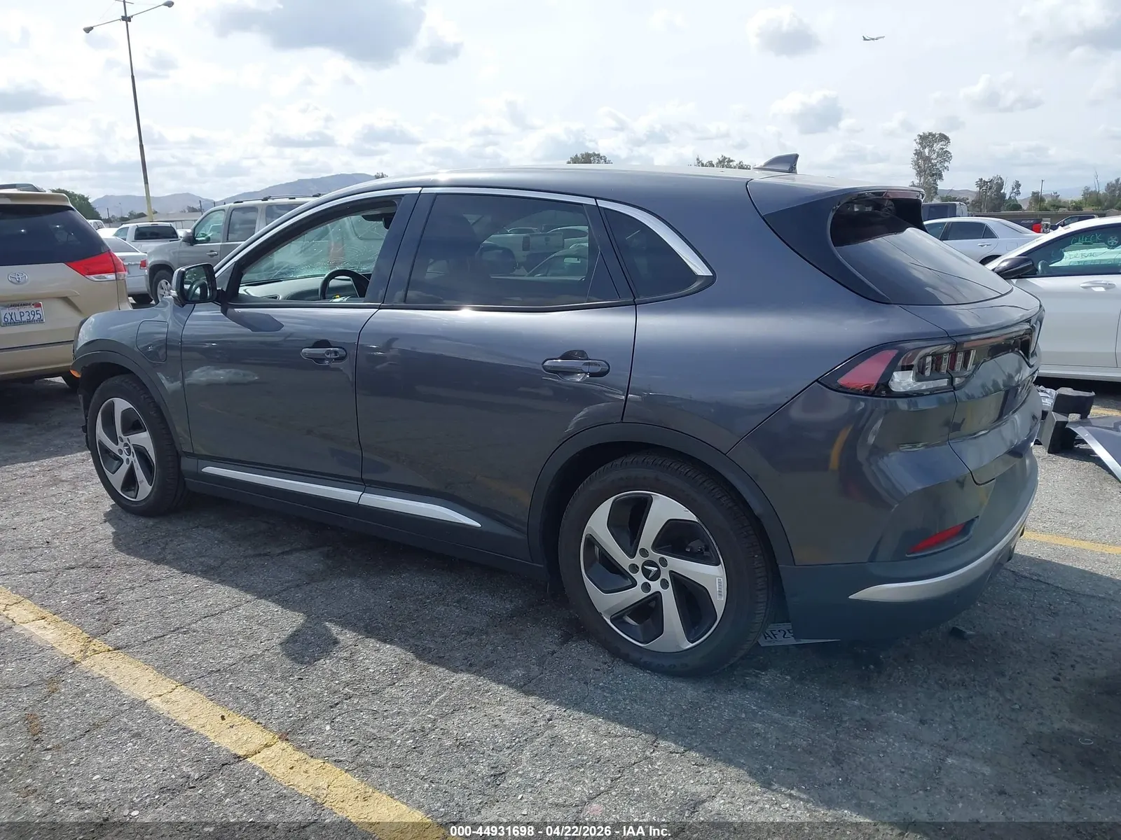 2023 VinFast VF 8 Eco