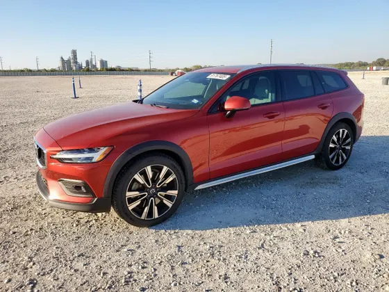 2020 Volvo V60 Cross Country T5 MOMENTUM
