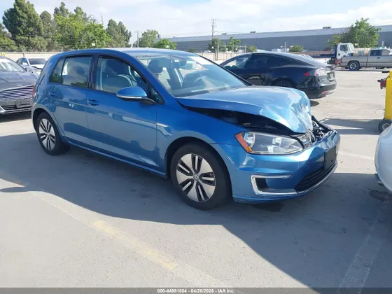 2016 Volkswagen e-Golf SE
