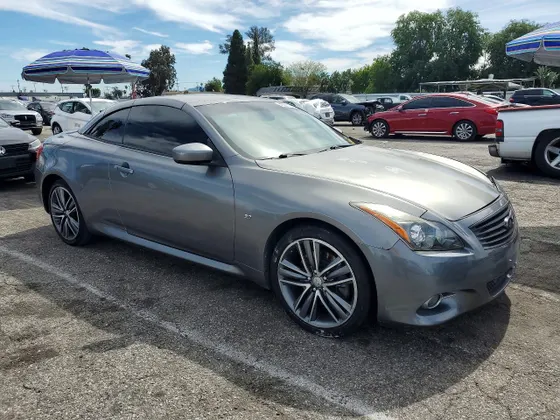 2015 INFINITI Q60 Convertible