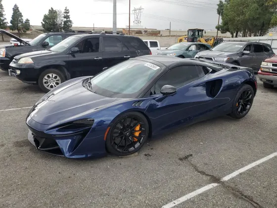 2025 McLaren Artura