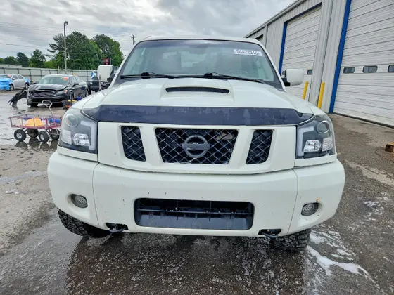 2012 Nissan Titan SL