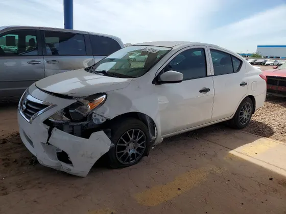 2017 Nissan Versa Sedan S Plus