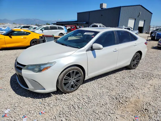 2016 Toyota Camry SE