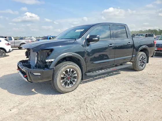 2024 Nissan Titan SV