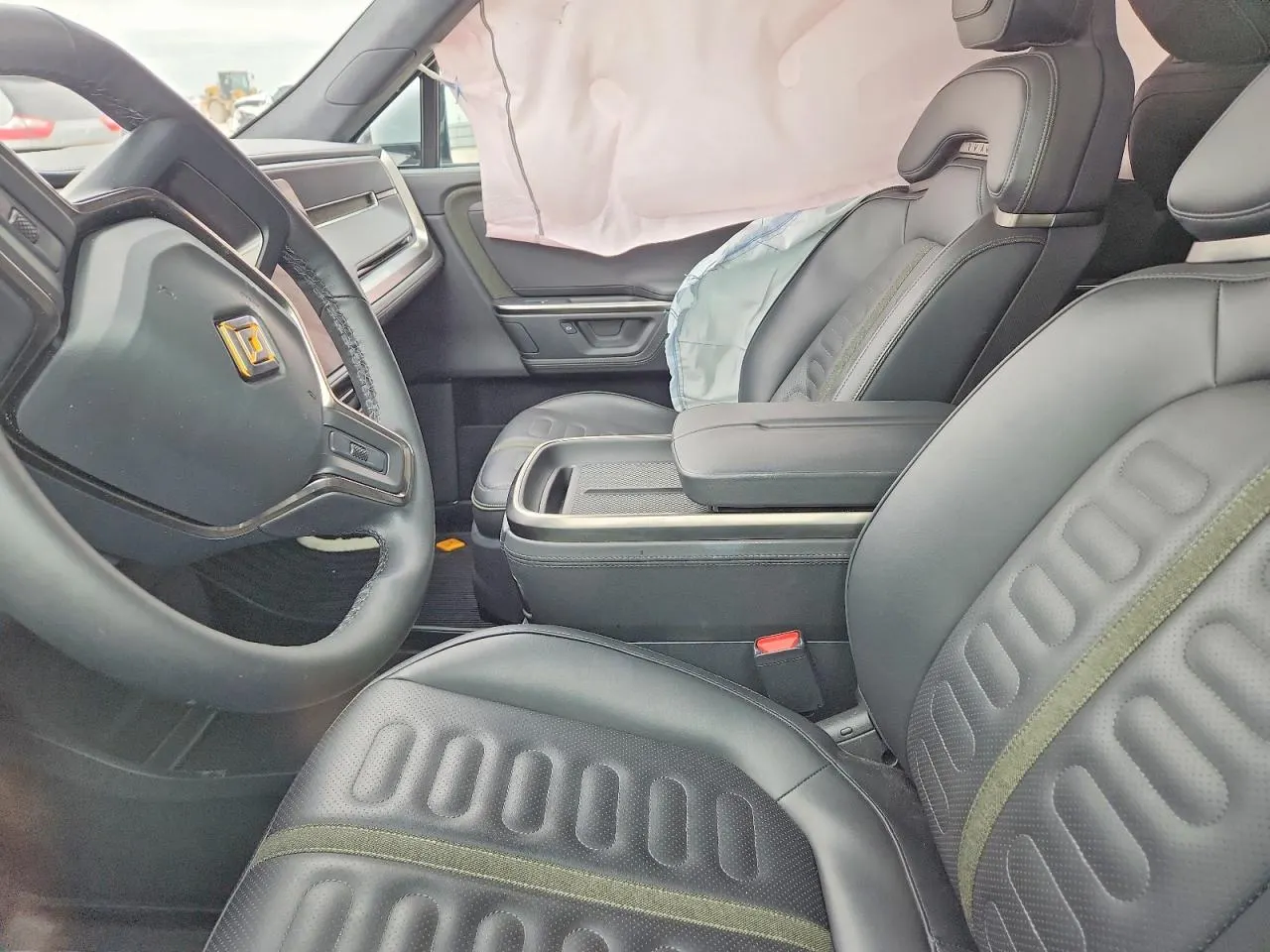 2025 Rivian R1S Adventure