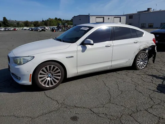 2013 BMW 5 Series Gran Turismo 535i