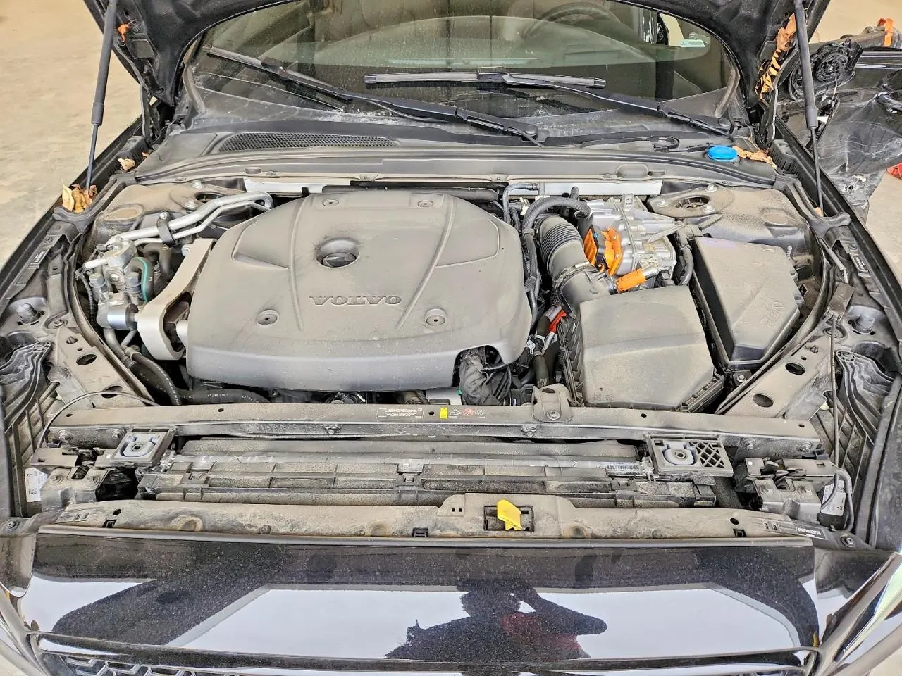 2024 Volvo S60 Recharge Plug-In Hybrid Ultimate Dark Theme