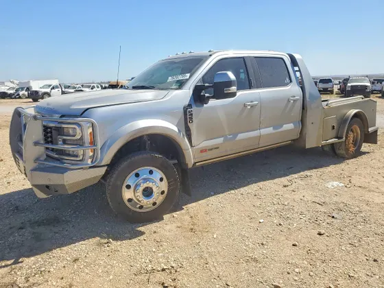2023 Ford Super Duty F-450 DRW LARIAT