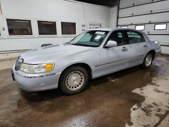 1999 Lincoln Town Car Executive