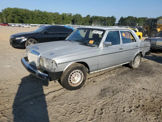 1984 Mercedes-Benz 300 Series 300D-T