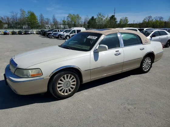 2006 Lincoln Town Car Designer Series