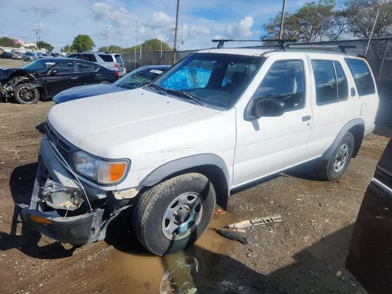 1997 Nissan Pathfinder XE