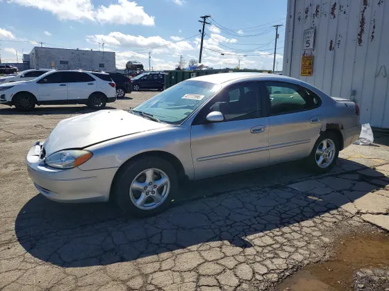 2002 Ford Taurus SE Standard