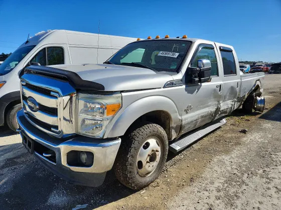 2014 Ford Super Duty F-350 DRW Platinum