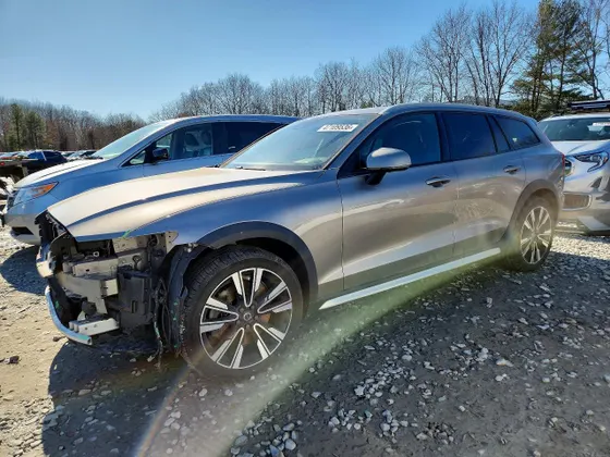 2020 Volvo V60 Cross Country