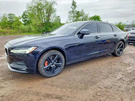 2018 Volvo S90 Momentum