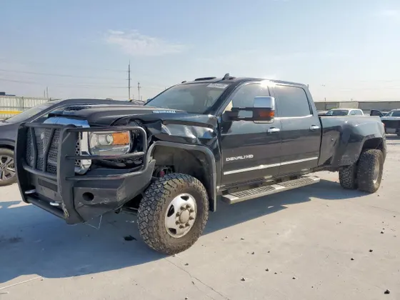 2017 GMC Sierra 3500HD Denali