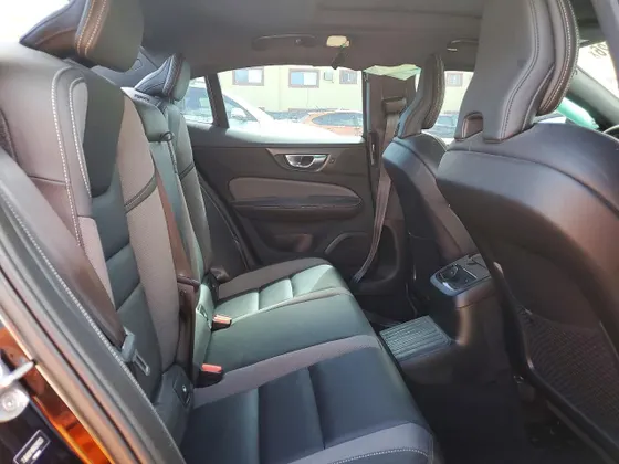 2024 Volvo S60 Recharge Plug-In Hybrid Plus Black Edition
