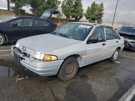 1993 Ford Escort LX
