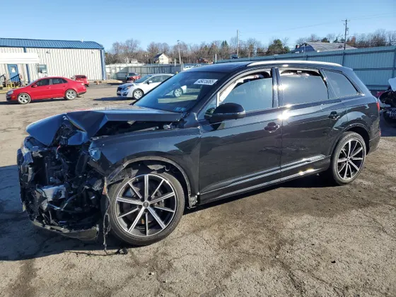 2023 Audi SQ7 Premium Plus
