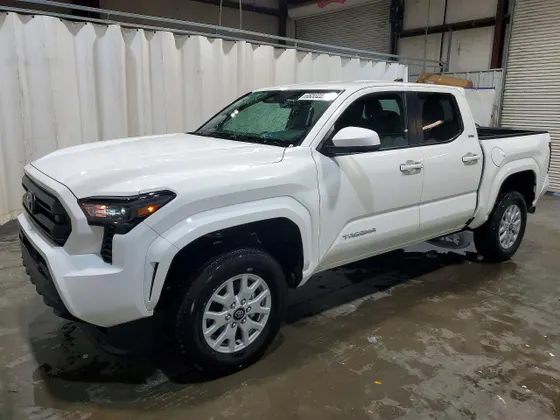 2026 Toyota Tacoma 4WD SR5