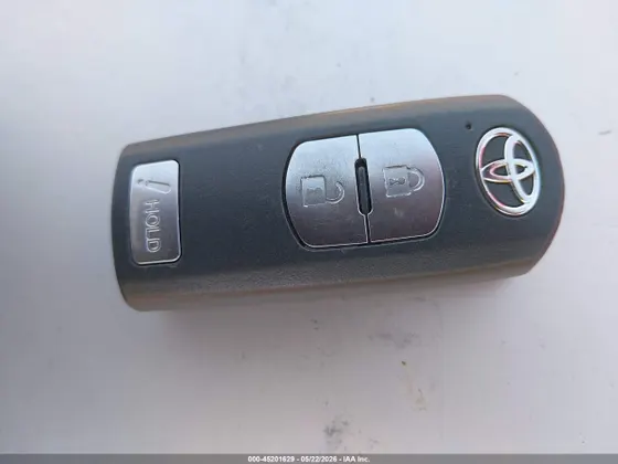 2020 Toyota Yaris Hatchback LE