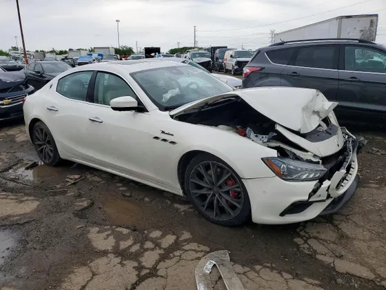 2022 Maserati Ghibli Modena