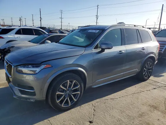 2018 Volvo XC90 Momentum