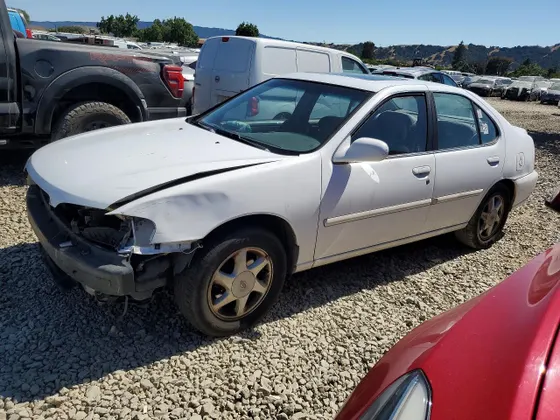 1999 Nissan Altima XE