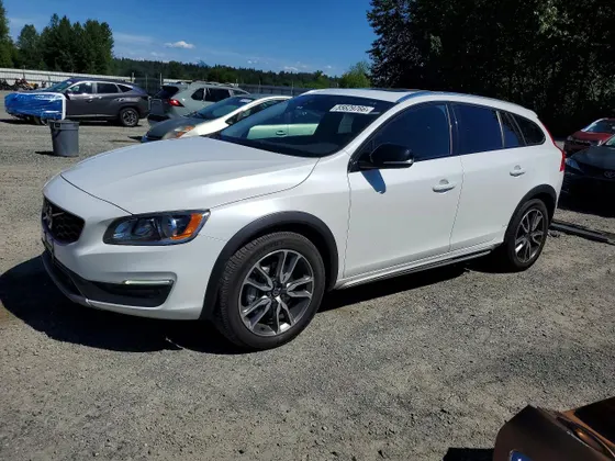 2016 Volvo V60 Cross Country T5