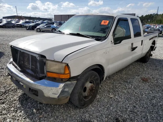 2000 Ford Super Duty F-350 DRW XL