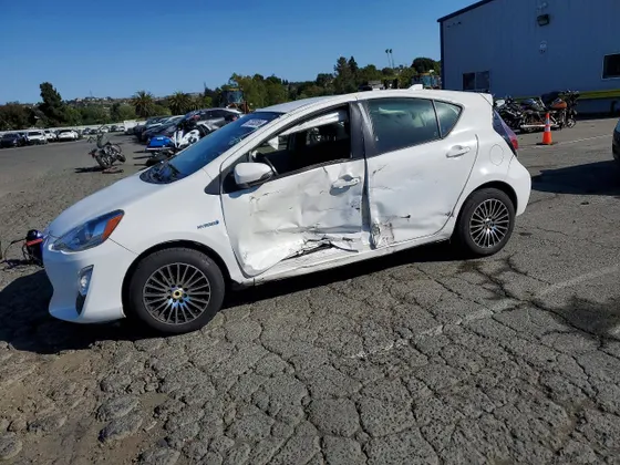 2016 Toyota Prius c Two