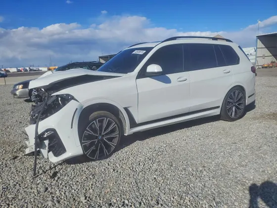 2022 BMW X7 M50i