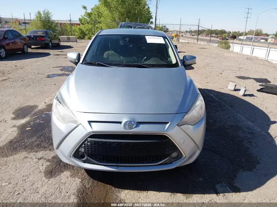 2020 Toyota Yaris Hatchback LE