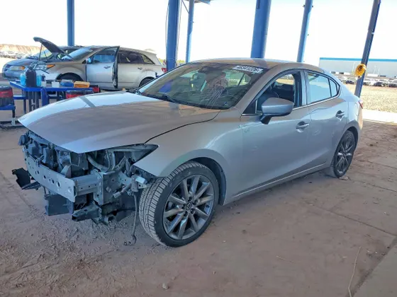 2018 Mazda Mazda3 4-Door Touring
