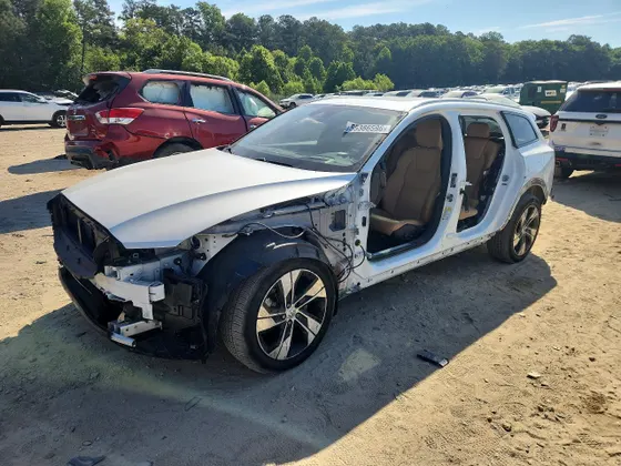 2020 Volvo V60 Cross Country