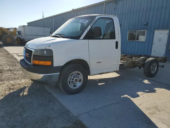 2010 GMC SAVANA CUTAWAY G3500