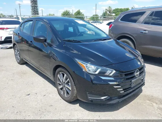 2023 Nissan Versa SV