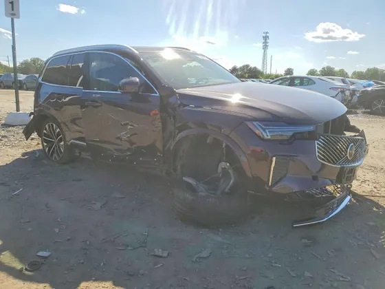 2025 Volvo XC90 Plug-In Hybrid Plus