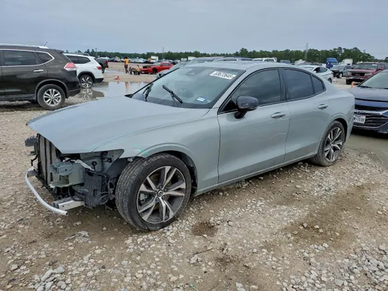 2025 Volvo S60 Core