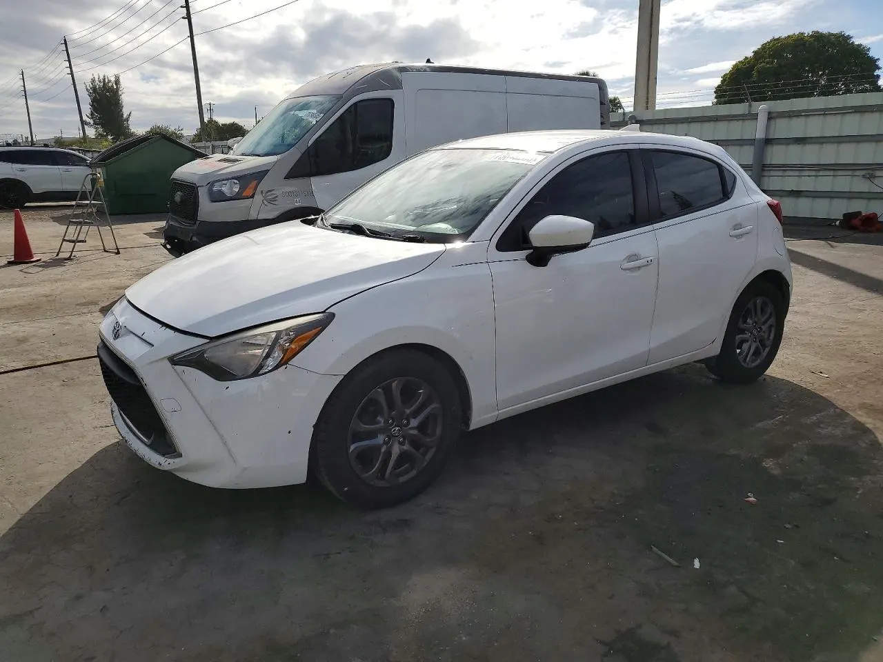 2020 Toyota Yaris Hatchback LE