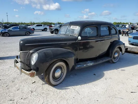 1940 Ford CUSTOM DELUXE