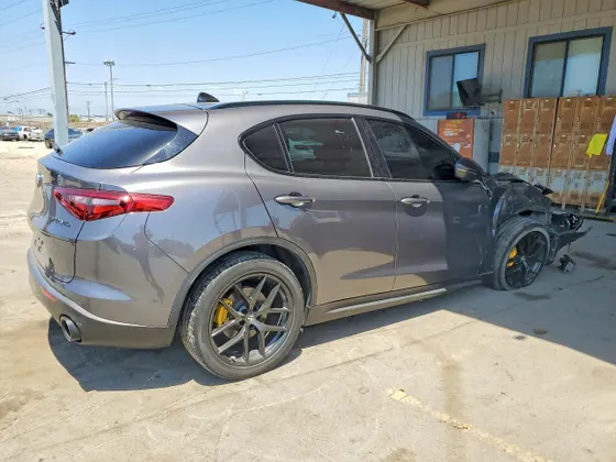 2020 Alfa Romeo Stelvio